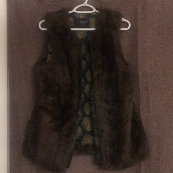 WOMANS FUR VEST ( FAUX ) - Picture 1 of 3